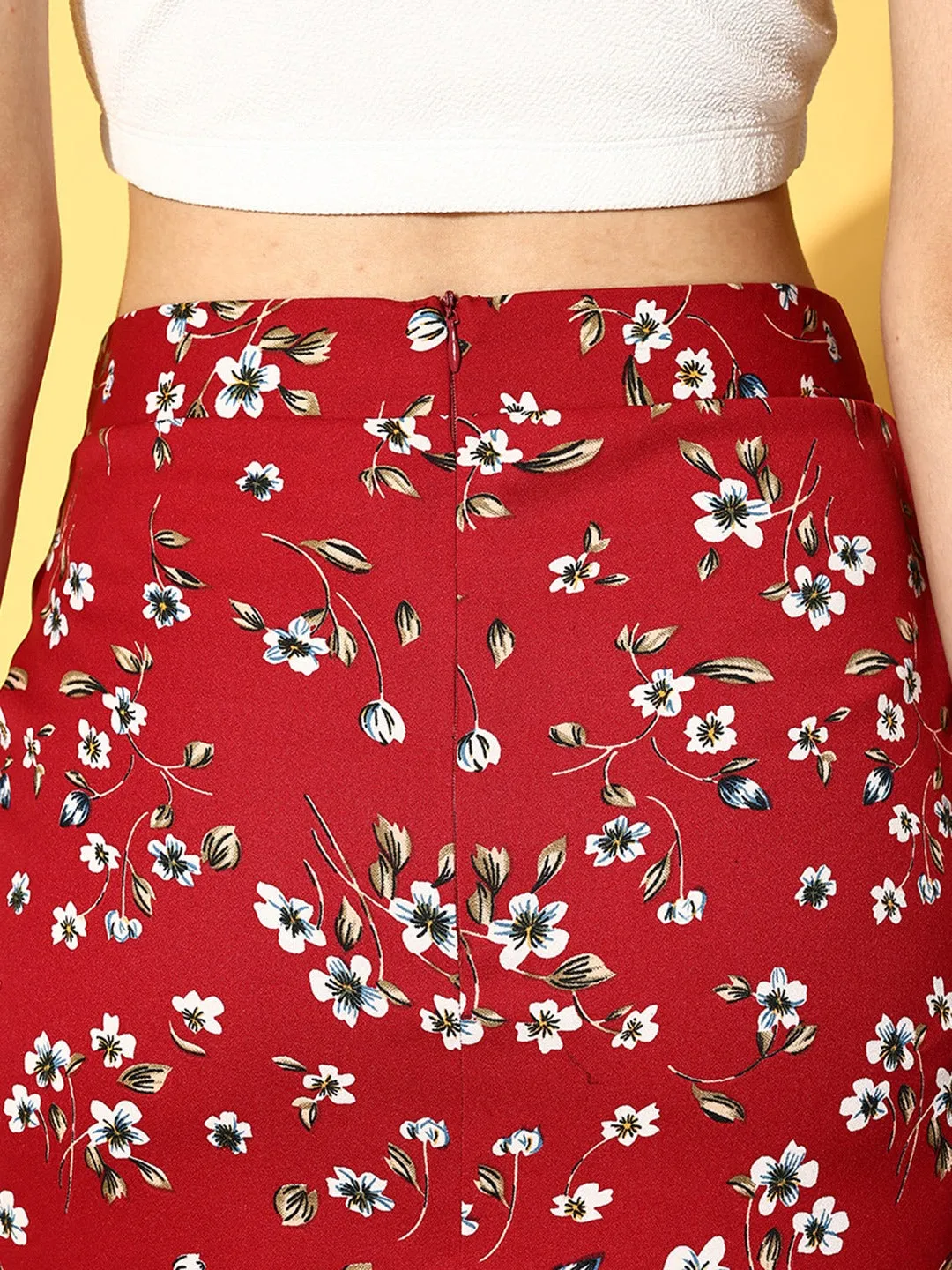 Berrylush Women Red & White Floral Printed Crepe Tie-Up Straight Hem Ruched Mini Skirt