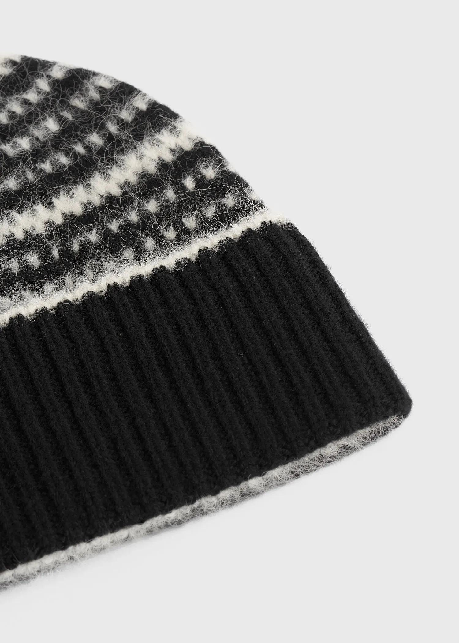 Contrast-edge beanie black