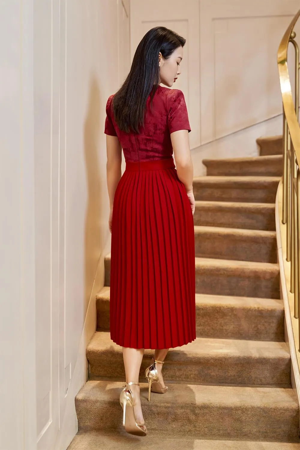 Gabriella Pleated Round Neck Punto Midi Dress