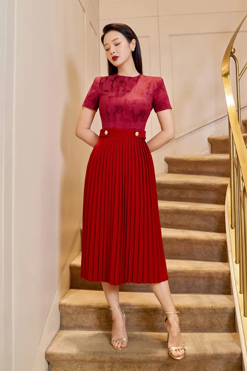 Gabriella Pleated Round Neck Punto Midi Dress