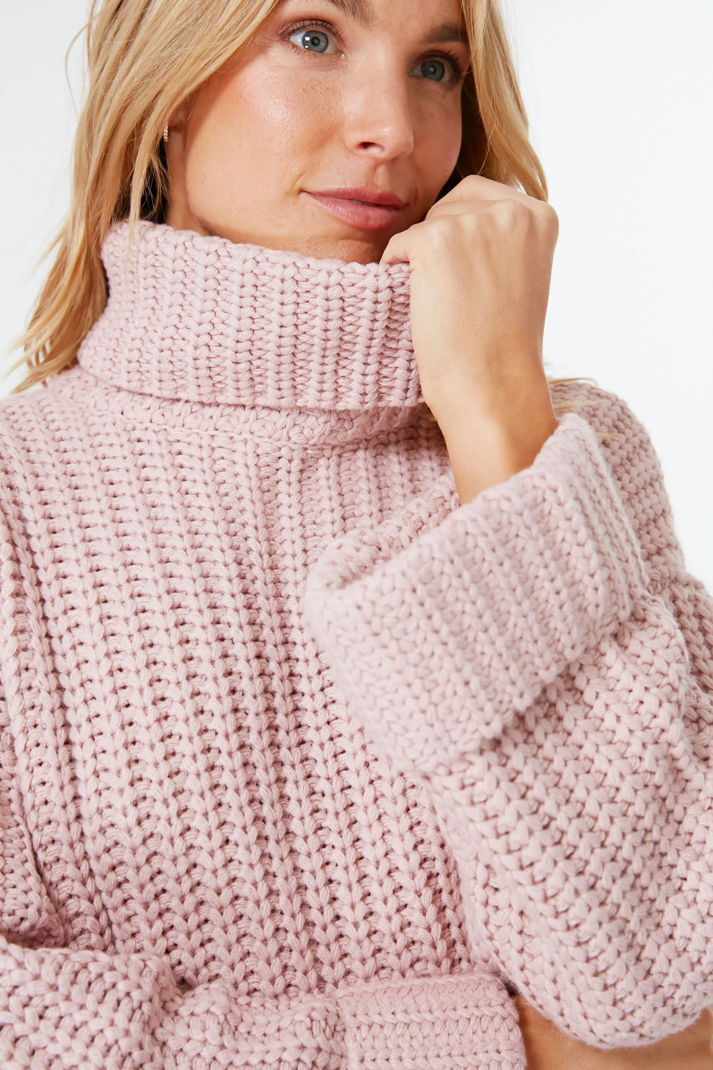 Quartz Wide Sleeve Turtleneck