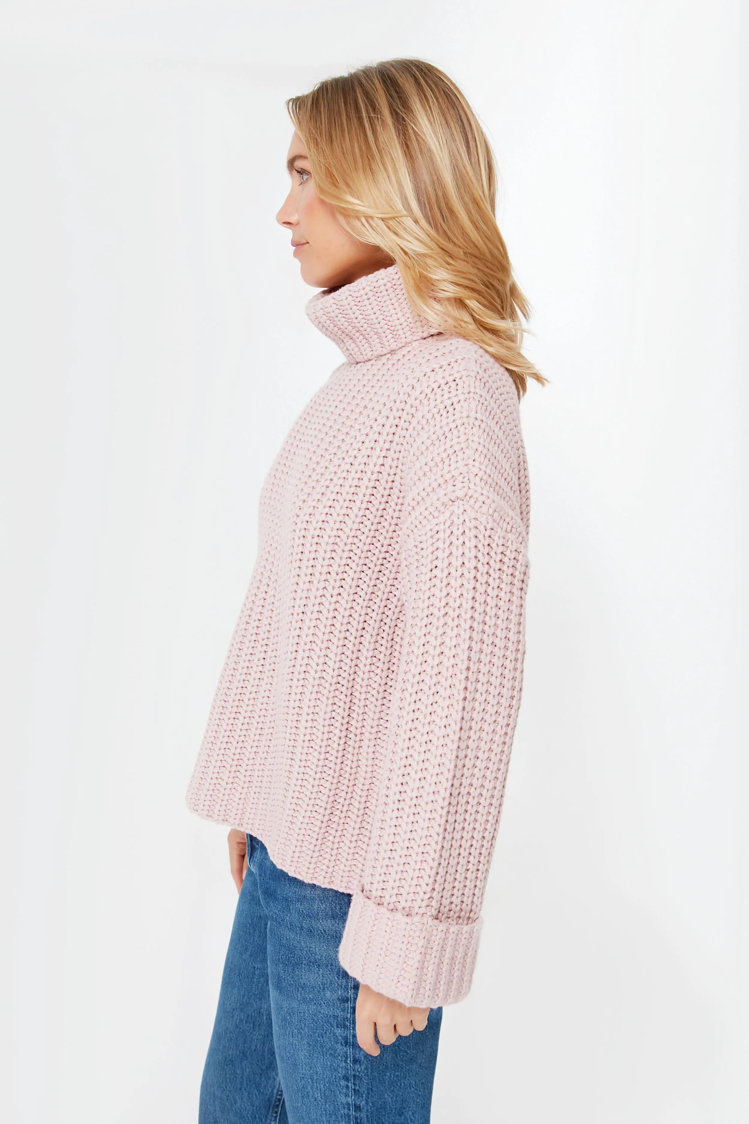 Quartz Wide Sleeve Turtleneck